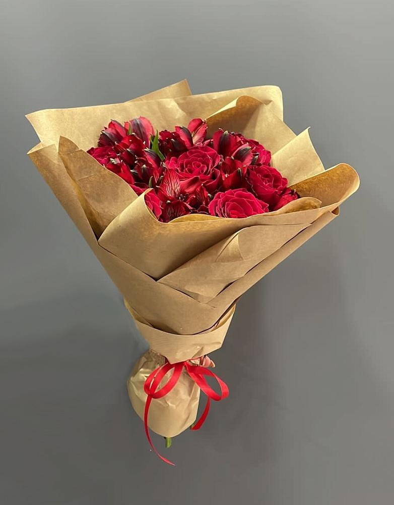 Букет цветов из: Альстромерии и Розы в Инатьевский