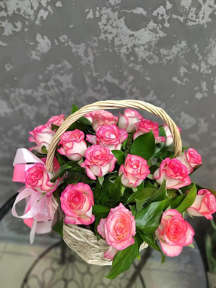 Цветочная композиция из Розы в корзине в Инатьевский