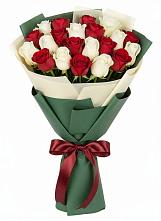 Букет Микс из красных и белых роз в Инатьевский