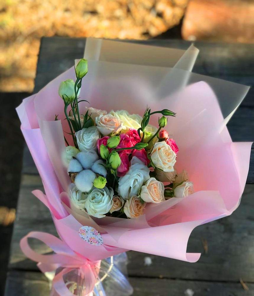 Букет цветов из: Розы и Лизиантусы в Инатьевский