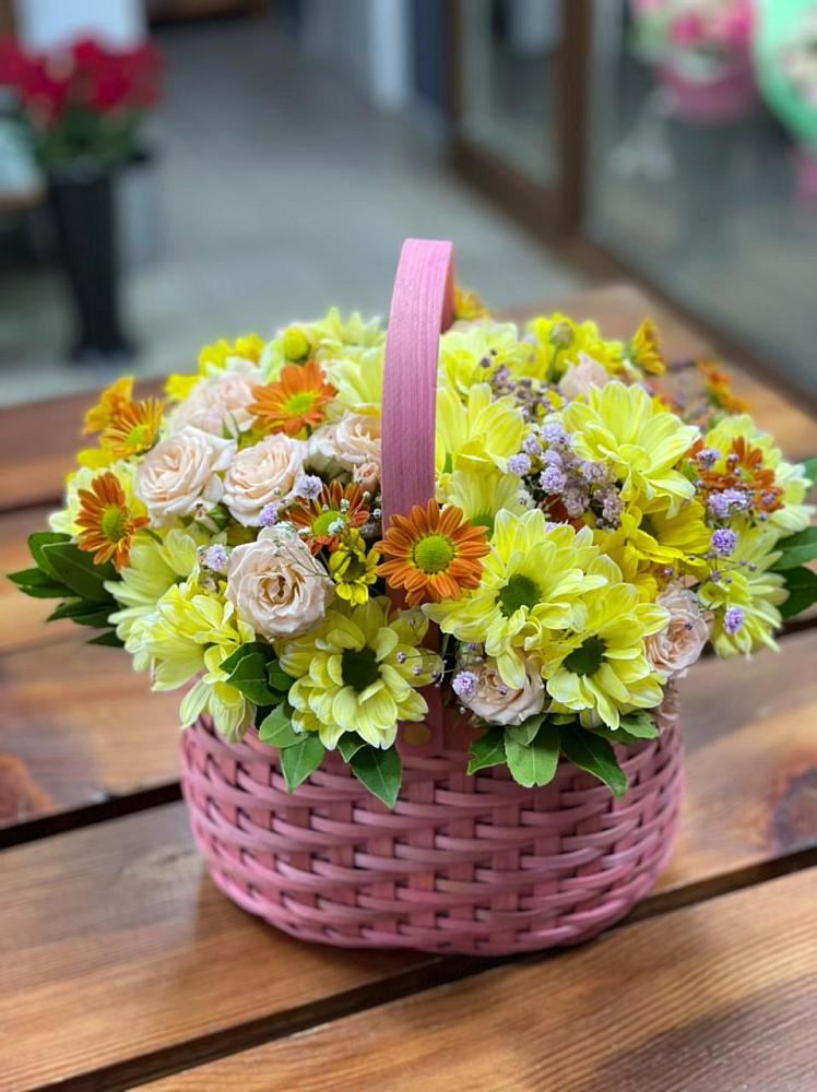 Цветочная композиция из Хризантемы и Розы в корзине в Инатьевский