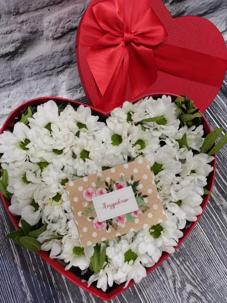 Цветочная композиция из Хризантемы в виде сердца в Инатьевский