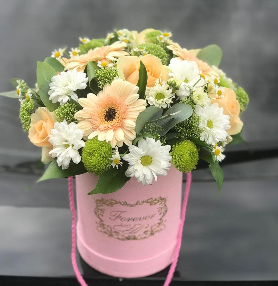 Цветочная композиция из Розы, Герберы и Хризантемы в шляпной коробке в Инатьевский