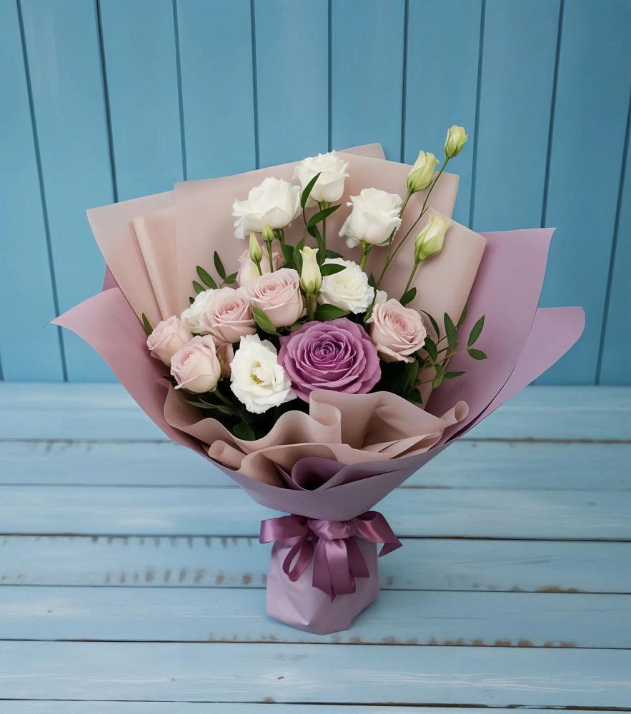 Букет цветов из: Розы и Лизиантусы в Инатьевский